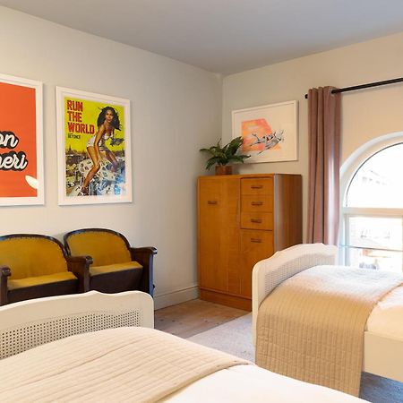 Stylish Seaside Home With King Beds And Parking Scarborough Esterno foto